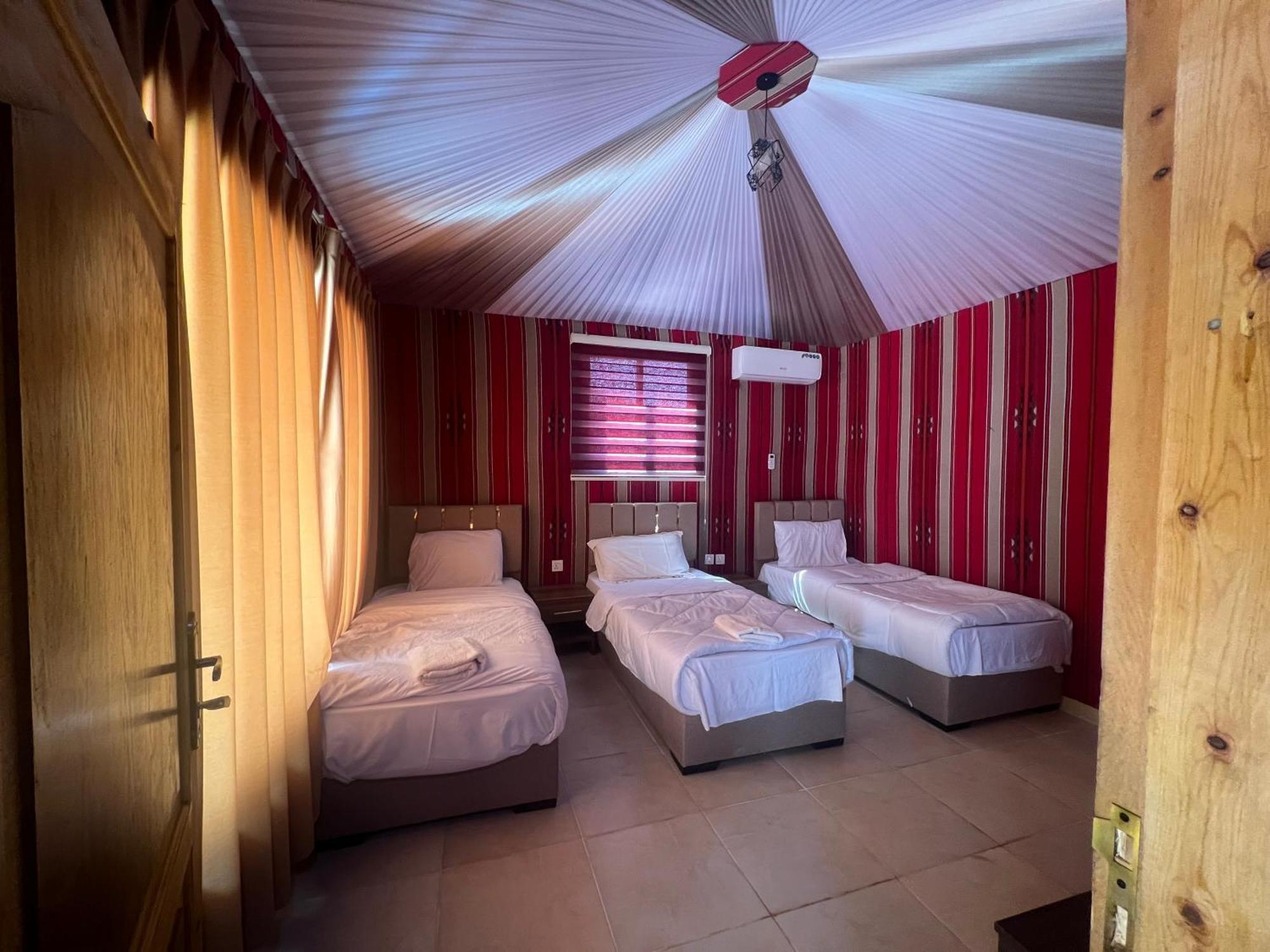 Rum Royal Flower Luxury Camp وادي رم المظهر الخارجي الصورة